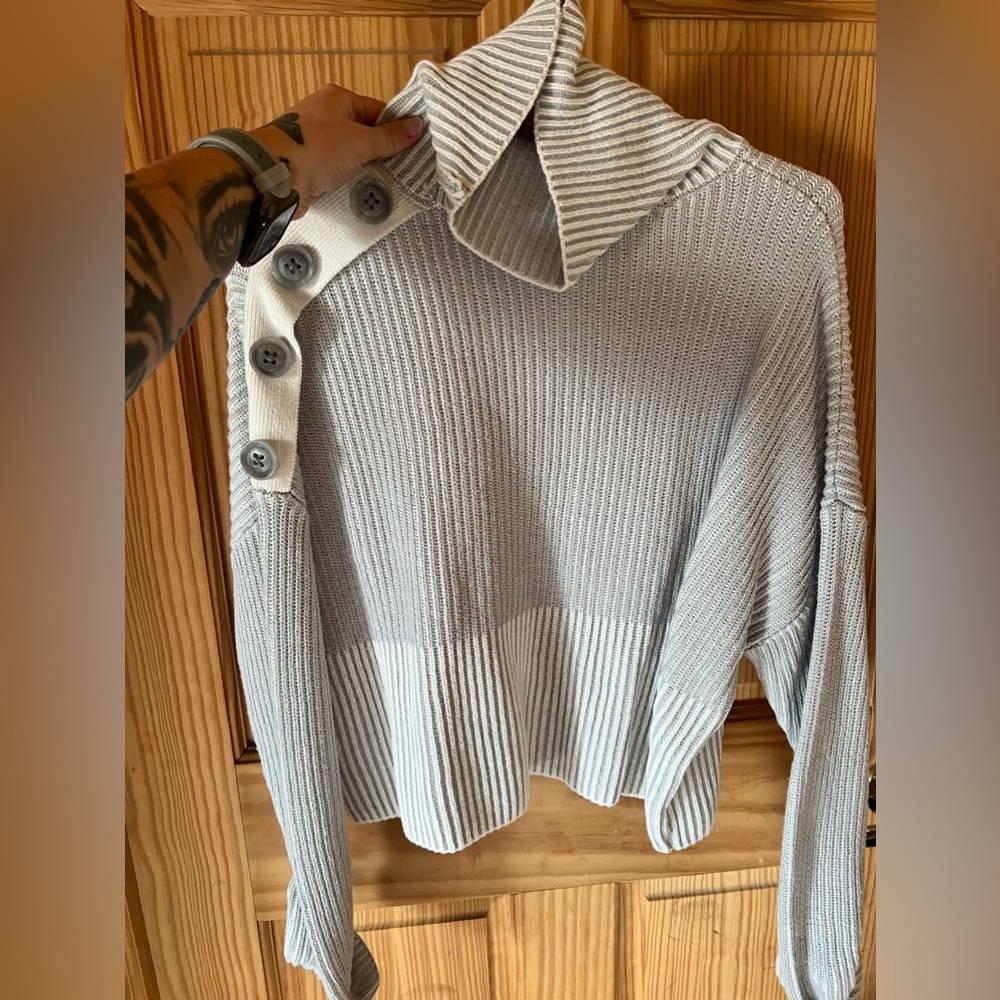 Grey & white express turtleneck crop sweater size Small